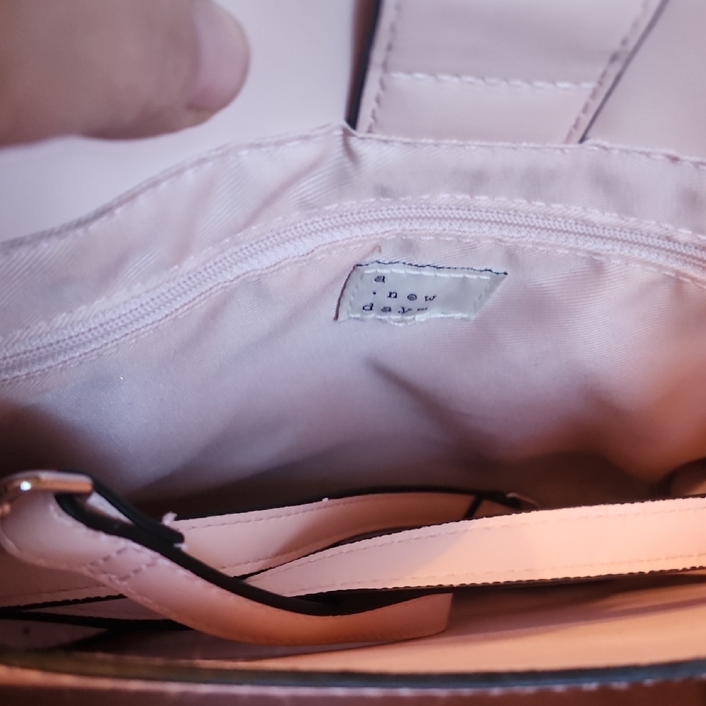 A New Day Peach Satchel with Timeless Elegance and Practicality - Picture 5 of 5